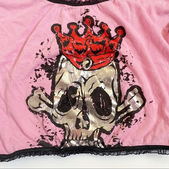 Pink black ruffle trim silver skull crown scoop neck short sleeve crop top - Picture 2 of 3
